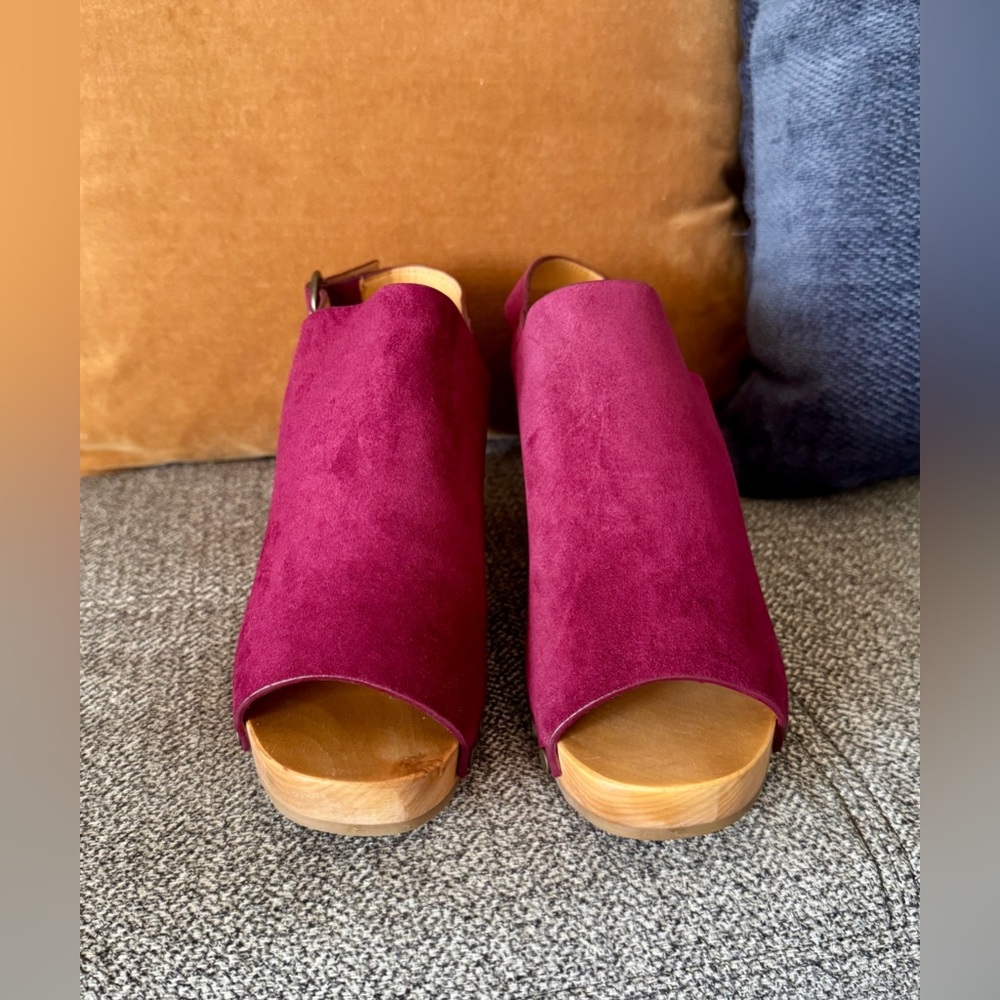Sézane Dakota High Clogs, New in Burgundy Suede Open-Toe with Wooden Block Heel - Picture 5 of 11